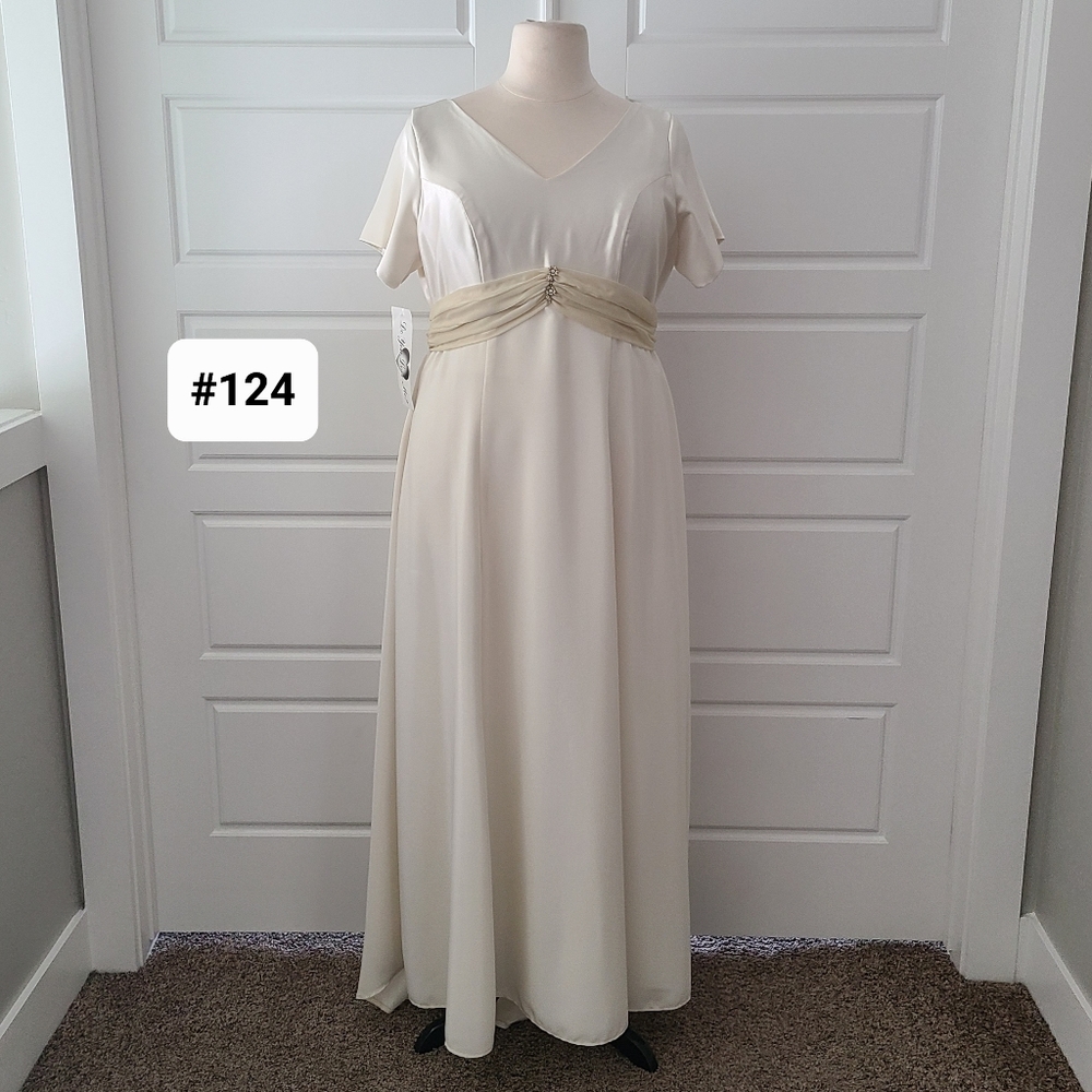 Ivory Crepe Short Sleeve Formal Dress